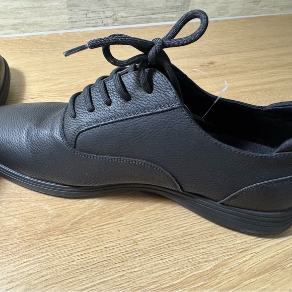 Aldo Black Textured Leather Derbys water Resistant. - Picture 6 of 7